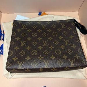 LOUIS VUITTON - POCHE TOILETTE NM MNG